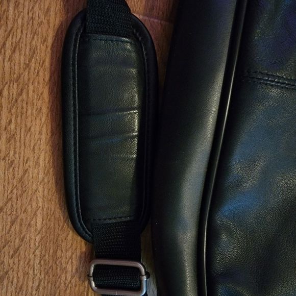 Pelle Studio Wilsons Leather Messenger Laptop Travel Bag - Picture 5 of 10